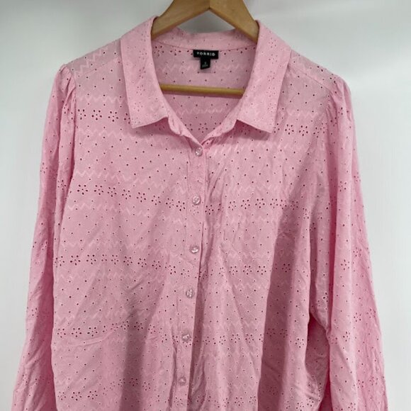 Women's Torrid Plus Size 3X Pink Eyelet Button Down Blouse - Picture 1 of 8